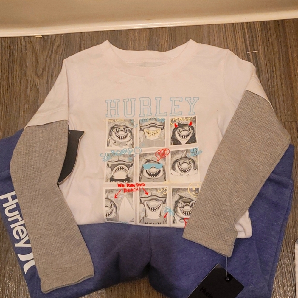 3T  2Pc Hurley outfit white top and blue sweat pants with logo Hurley.